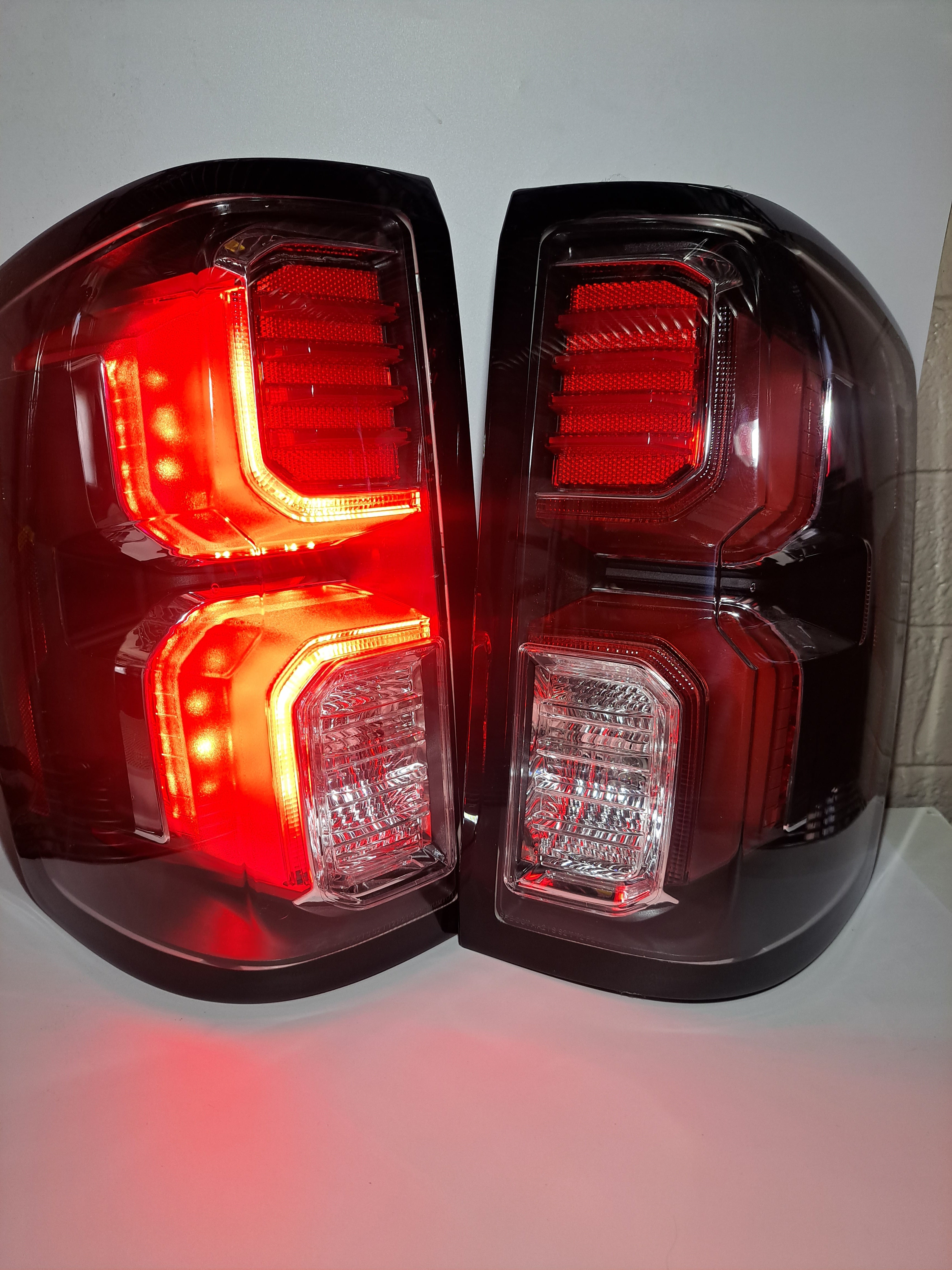 DNA Motoring Pair Black Housing LED Tail Lights For 2007-2014 GMC Sierra – Red 3D LED Bar, Clear Lens