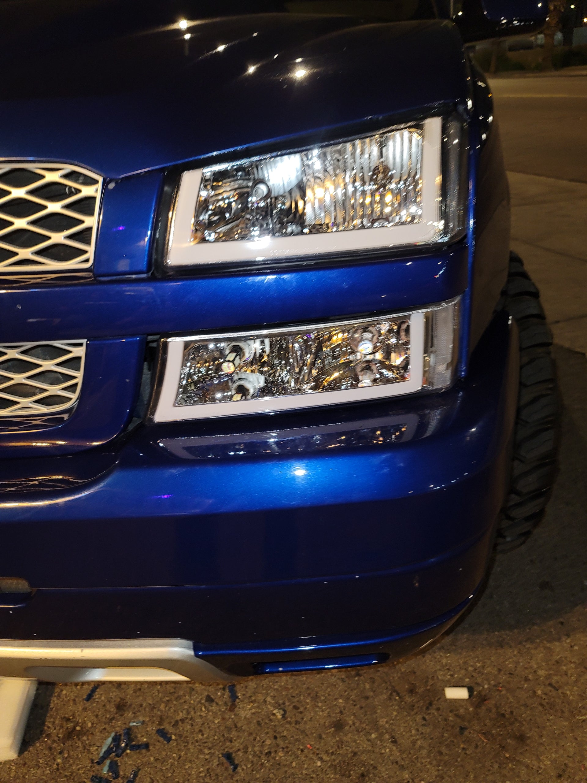 03-07 Chevy Silverado Avalanche LED DRL Headlight Assemblies – Black Housing/Amber – Pair (Driver & Passenger)